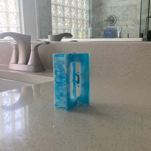 Light blue and dark blue claw clip